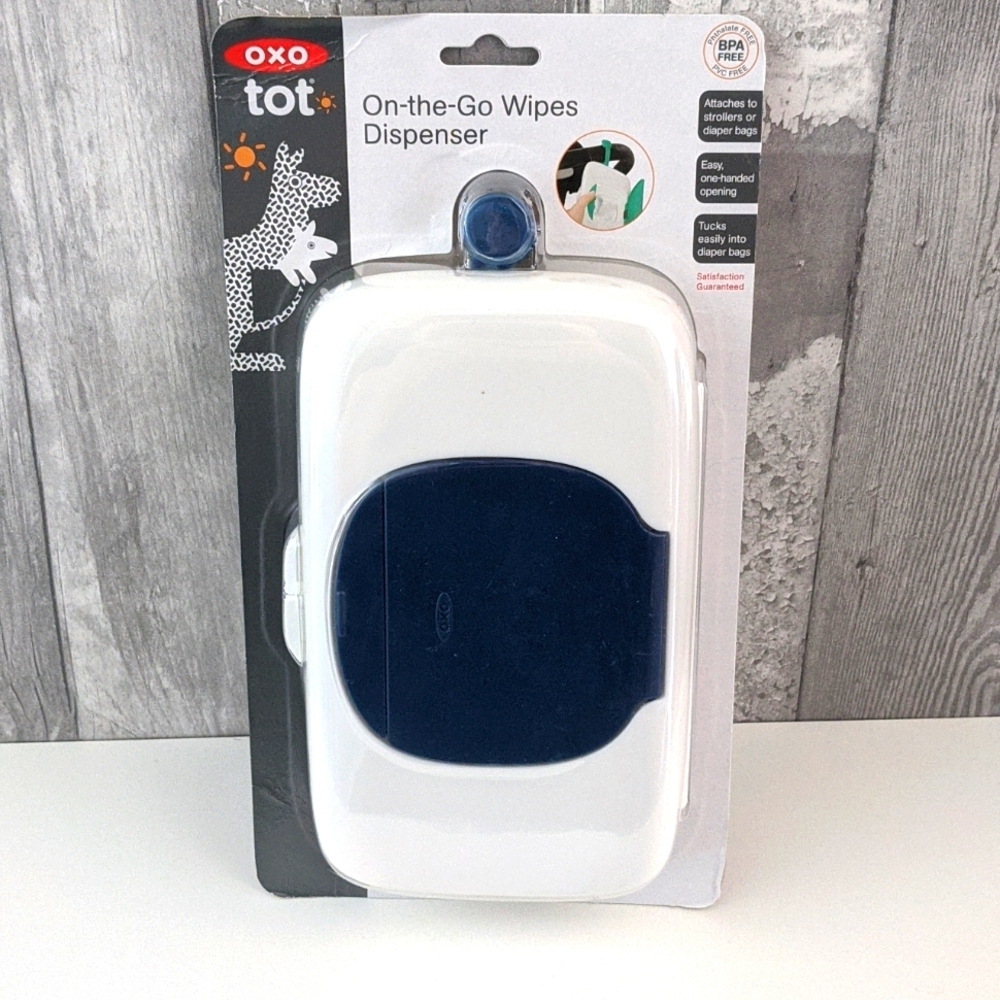 Oxo tot on-the-go wipes dispenser - white & blue